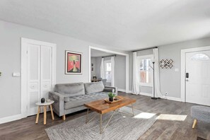 Televisión y oficina 