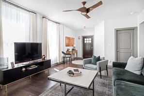 TV, offices - Windsor Manor, Spacious Retreat, Near Downtown! (Indianapolis)