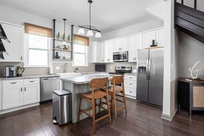 Fridge, microwave, oven, stovetop - Windsor Manor, Spacious Retreat, Near Downtown! (Indianapolis)