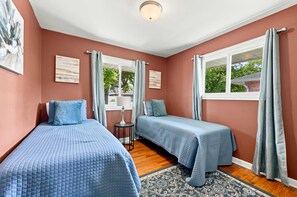 4 Schlafzimmer, Schreibtisch, Bügeleisen/Bügelbrett, WLAN