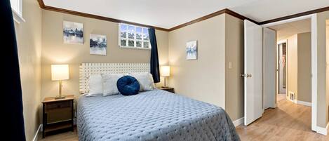 4 bedrooms, desk, iron/ironing board, WiFi