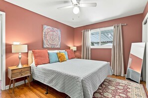 4 bedrooms, desk, iron/ironing board, WiFi