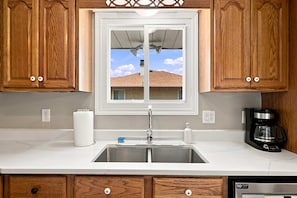 Coffee/tea maker, fridge, microwave, oven