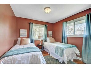 4 makuuhuonetta, silitysrauta/-lauta, Wi-Fi, vuodevaatteet