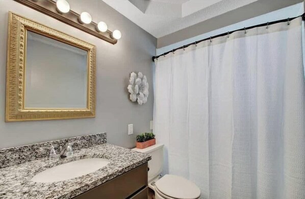 Shower, hair dryer, towels, shampoo - Beech Grove Retreat | Yard • Game Room • Sleeps 10 (Beech Grove)