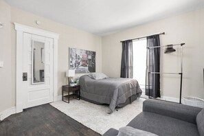 2 chambres, fer et planche à repasser, Wi-Fi, draps fournis