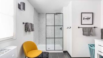 Douche, sĂšche-cheveux