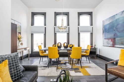 Luxurious Downtown Penthouse, Great Views!