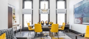 Luxurious Downtown Penthouse, Great Views!