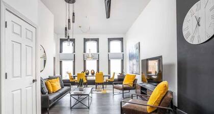 Luxurious Downtown Penthouse, Great Views!