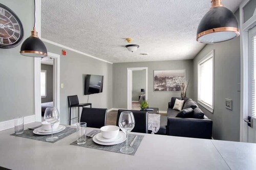 Comfortable 2BR Stay | Full Kitchen, Laundry, WiFi