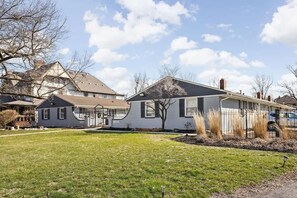 Exterior - Explore Indy in Perfect Location - Cozy 1BR (Indianapolis)