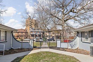 Property grounds - Explore Indy in Perfect Location - Cozy 1BR (Indianapolis)