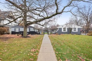 Property grounds - Stylish Stay Indy, Near Downtown (Indianapolis)