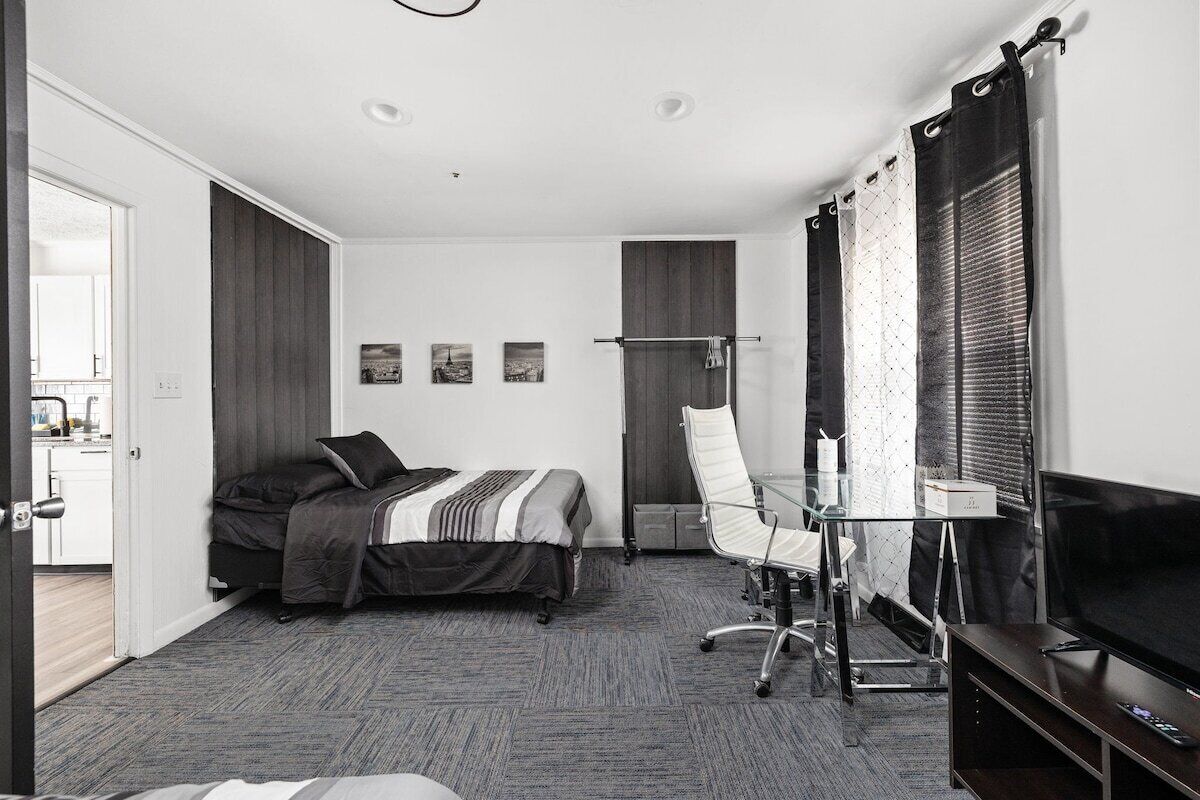 Spacious Comfort Steps from Dining & Museums