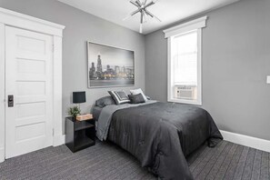 1 dormitorio, tabla de planchar con plancha, wifi y ropa de cama