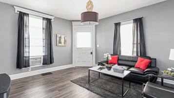 Una televisión, una oficina