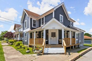 Exterior - New Castle Apartment | Workspace • Near Parks (New Castle)