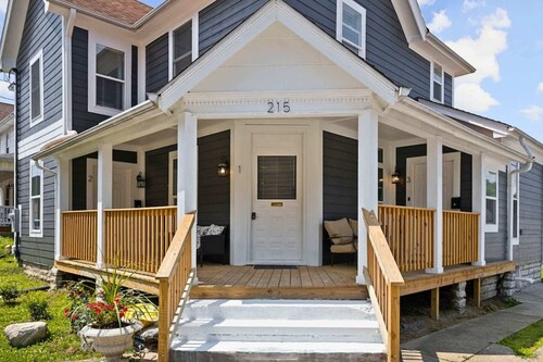 New Castle 1BR | Convenient • Workspace • Walkable