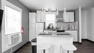 KylskÄp, mikrovÄgsugn, ugn och spishÀll