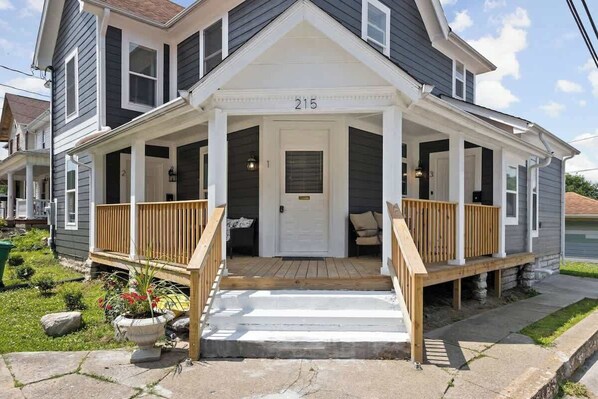 Exterior detail - New Castle Retreat, Stay in Style! (New Castle)