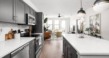 New Downtown Apartment - Next to Motor Speedway!