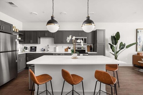 New Downtown Apartment - Next to Motor Speedway!