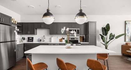 New Downtown Apartment - Next to Motor Speedway!