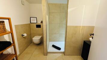 Dusche, Handtücher, Toilettenpapier