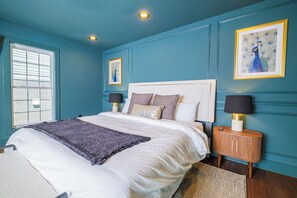 4 bedrooms, iron/ironing board, free WiFi, bed sheets - Peacock's Perch| Broadway 2mi| Rooftop HotTub -B (Nashville)