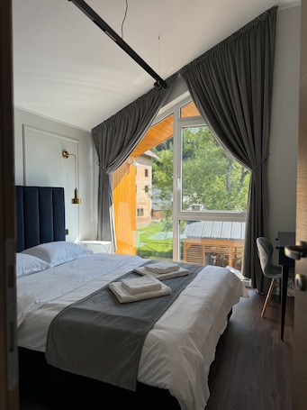 7 bedrooms, iron/ironing board, WiFi, bed sheets. The NEST Villa