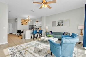 Smart TV - 3-bedroom townhome in delightful Kissimmee with WiFi, AC, and Cable TV. (Kissimmee)