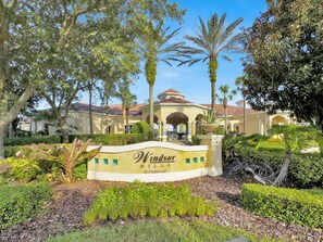 Property grounds - 3-bedroom townhome in delightful Kissimmee with WiFi, AC, and Cable TV. (Kissimmee)