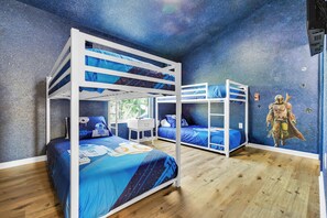 3 bedrooms, iron/ironing board, WiFi, bed sheets - 3-bedroom townhome in delightful Kissimmee with WiFi, AC, and Cable TV. (Kissimmee)
