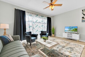 Smart TV - 3-bedroom townhome in delightful Kissimmee with WiFi, AC, and Cable TV. (Kissimmee)