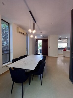 In-room dining - HaSharon Serene Villa by Sea N' Rent (Hod HaSharon)