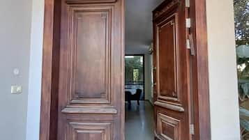 Pintu masuk interior
