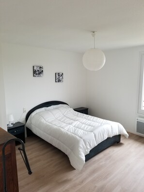 4 bedrooms, iron/ironing board, travel cot, bed sheets