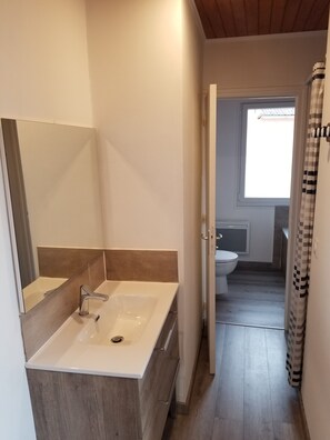 Shower, toilet paper