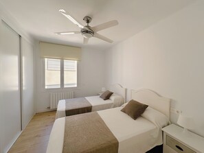 4 chambres, fer et planche à repasser, Wi-Fi, draps fournis