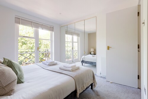 Chelsea Harbour Luxury Apartment