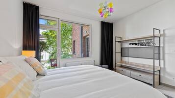 2 bedrooms, desk, iron/ironing board, free WiFi