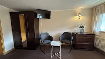 Quarto casal clássico, vista para o pátio | Wi-Fi de cortesia