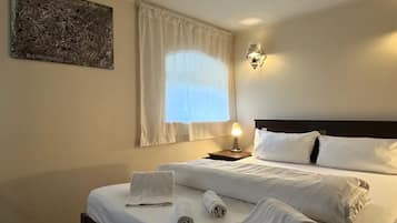Chambre Double Classique, vue cour intérieure | Wi-Fi gratuit