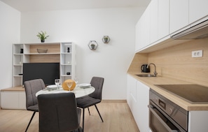 Fridge, microwave, oven, stovetop - Awesome apartment in Podstrana with WiFi (Podstrana)