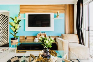 Apartament familiar, vistes parcials a l'oceà | Planxa i posts de planxar i wifi gratuïta 