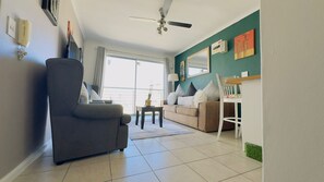 Familjelägenhet - viss havsutsikt | Vardagsrum | Tv