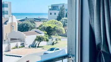 家庭公寓, 部分海景 | 1 間睡房、熨斗/熨衫板、免費 Wi-Fi