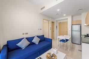 Smart TV - Aesthetic 1BR with Sofa Bed | Access to Pool & Gym (دبي)