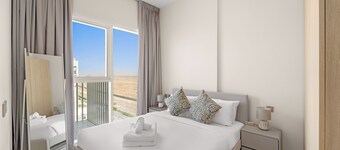 Modern 1 Bed with Sofa Bed | Access to Pool & Gym